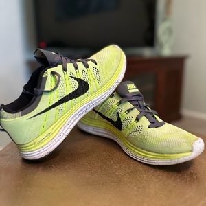 Size 7 Women’s Nike Flyknit Lunarlon
